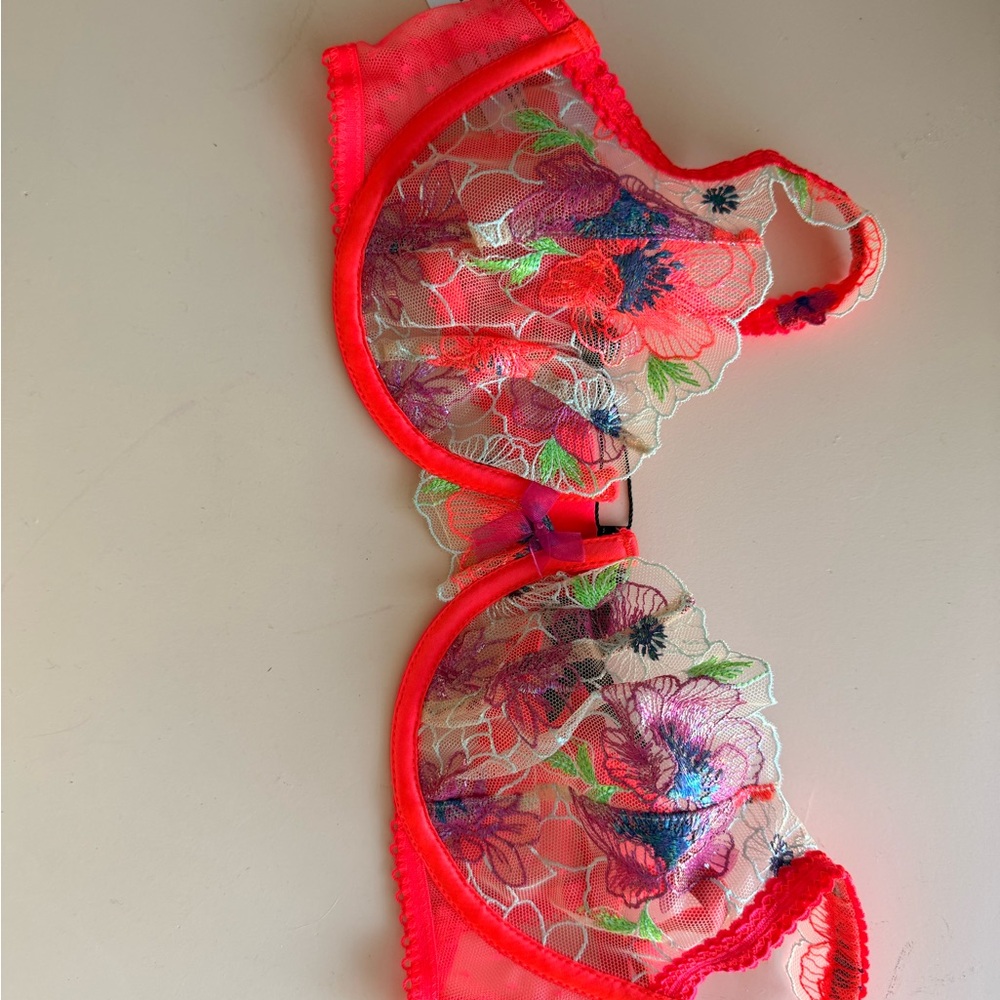 NWT Floral Embroidered Bra - Picture 5 of 8